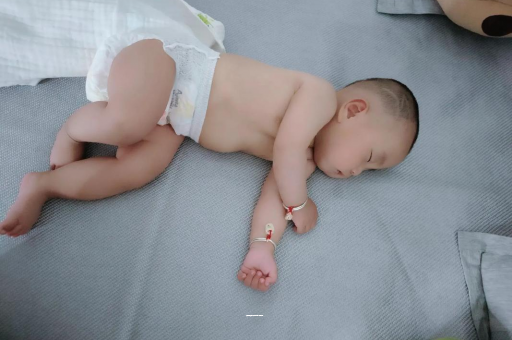 克孜勒苏柯尔克孜几个月宝宝开始长牙